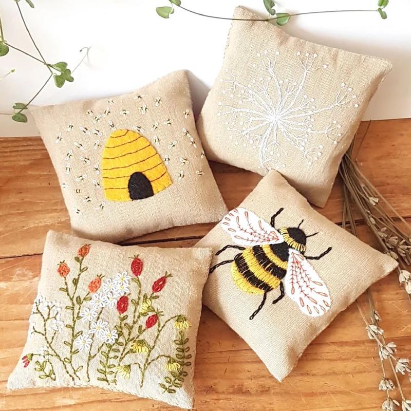 Corinne Lapierre Kit Bee Linen Lavender Bags Embroidery Kit LNBEE4L