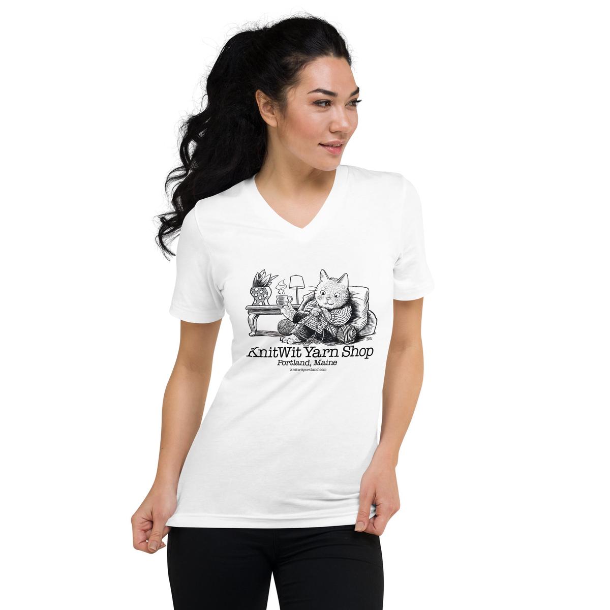Cat Knitting - Short Sleeve V-Neck T-Shirt