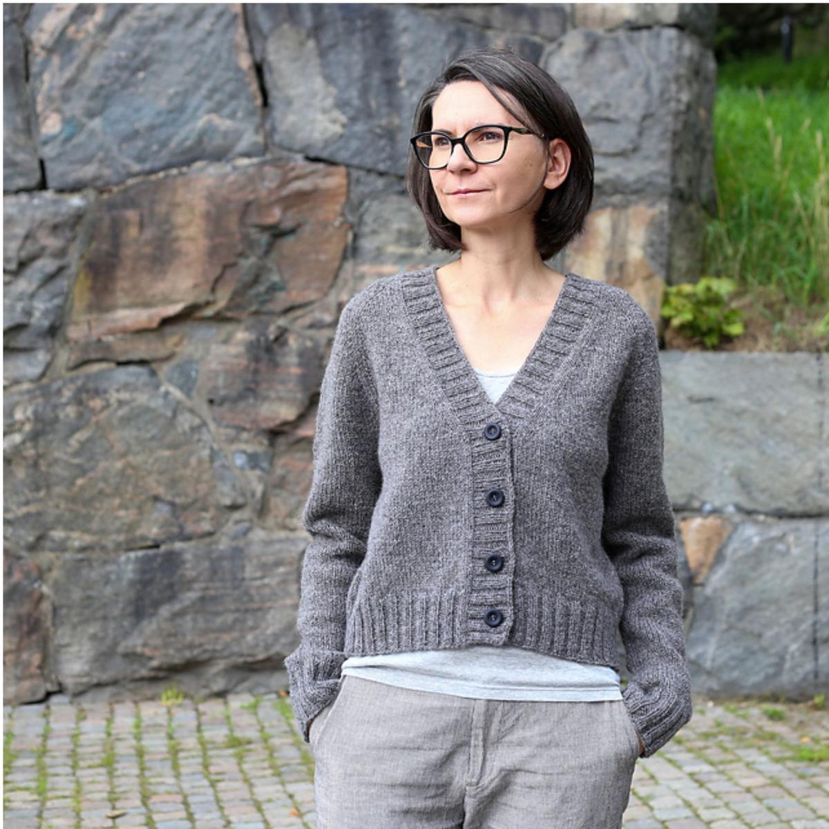 Granit Cardigan by Katarina Linnhagen in Strikkegarn