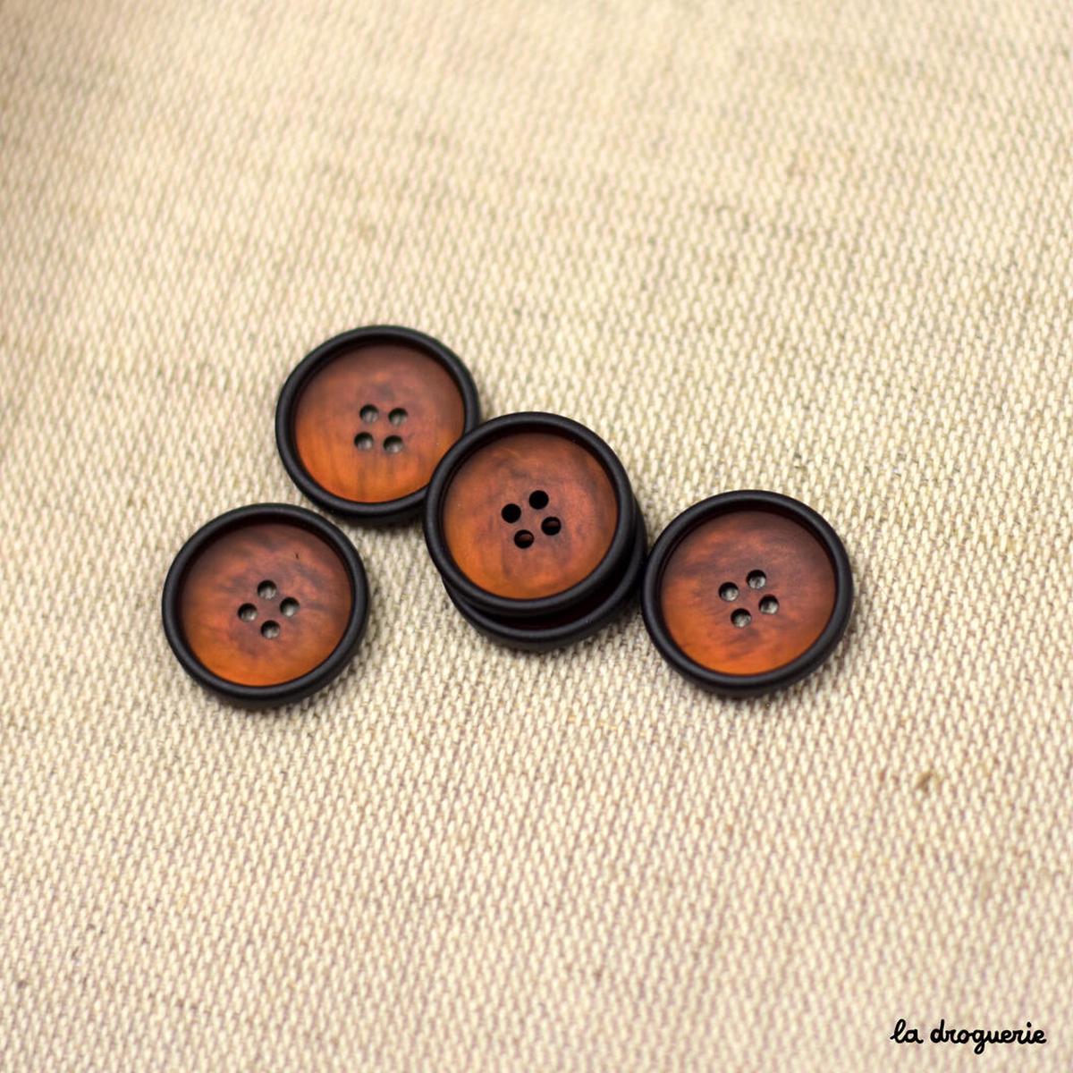 Black-bordered "Glowworm" Buttons
