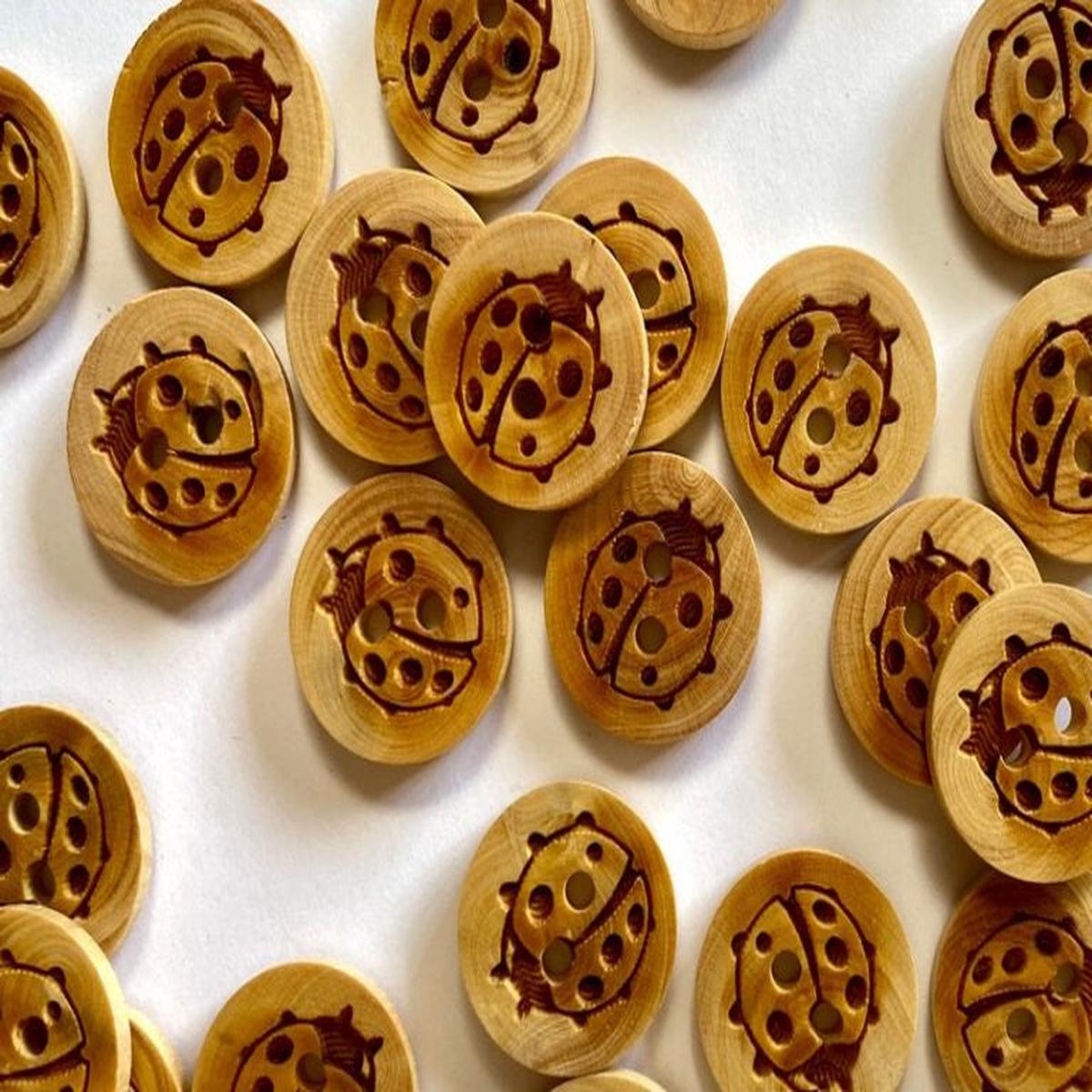 Wood Ladybug Buttons / TGB5805 (15mm)