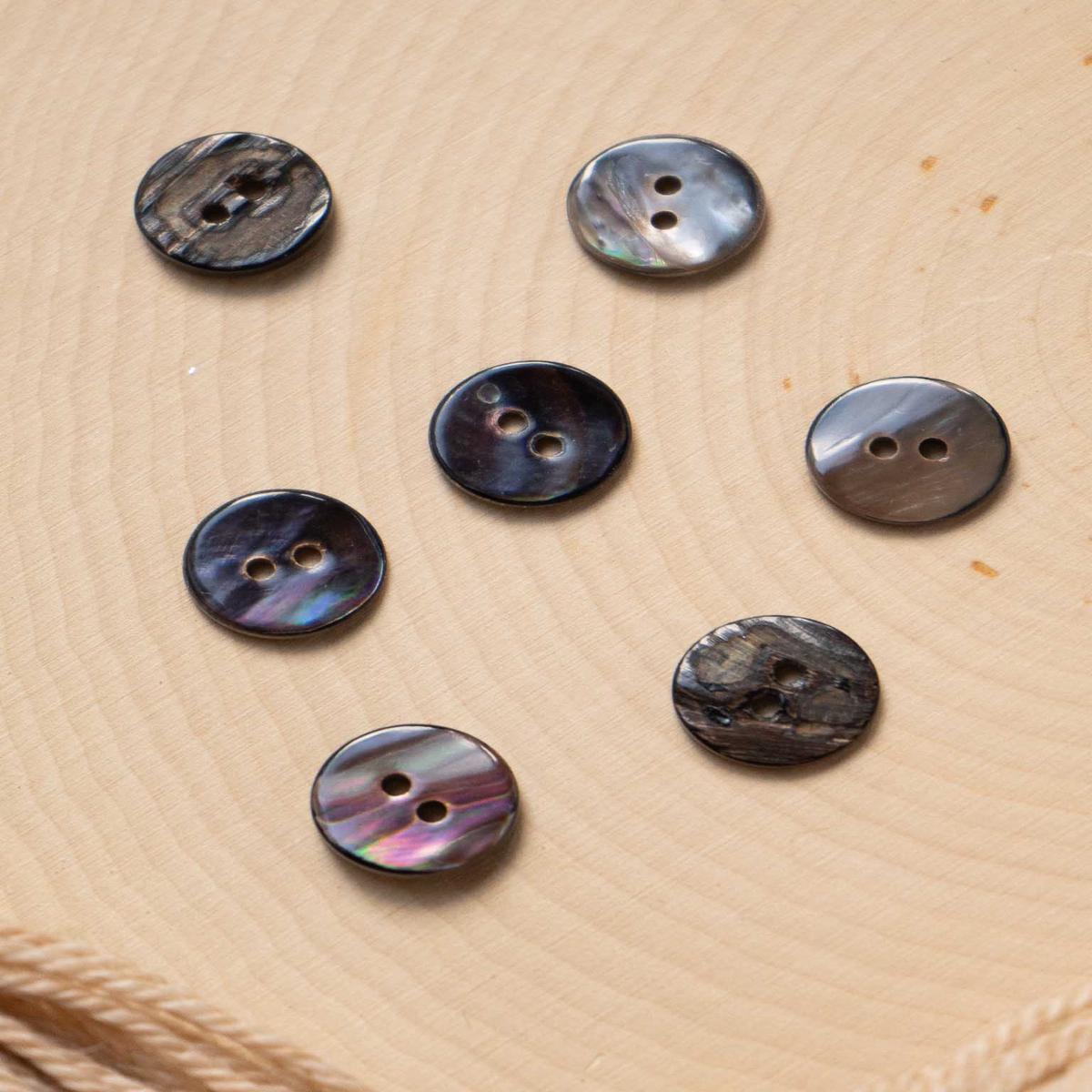 Charcoal < 15mm Agoya Shell Button