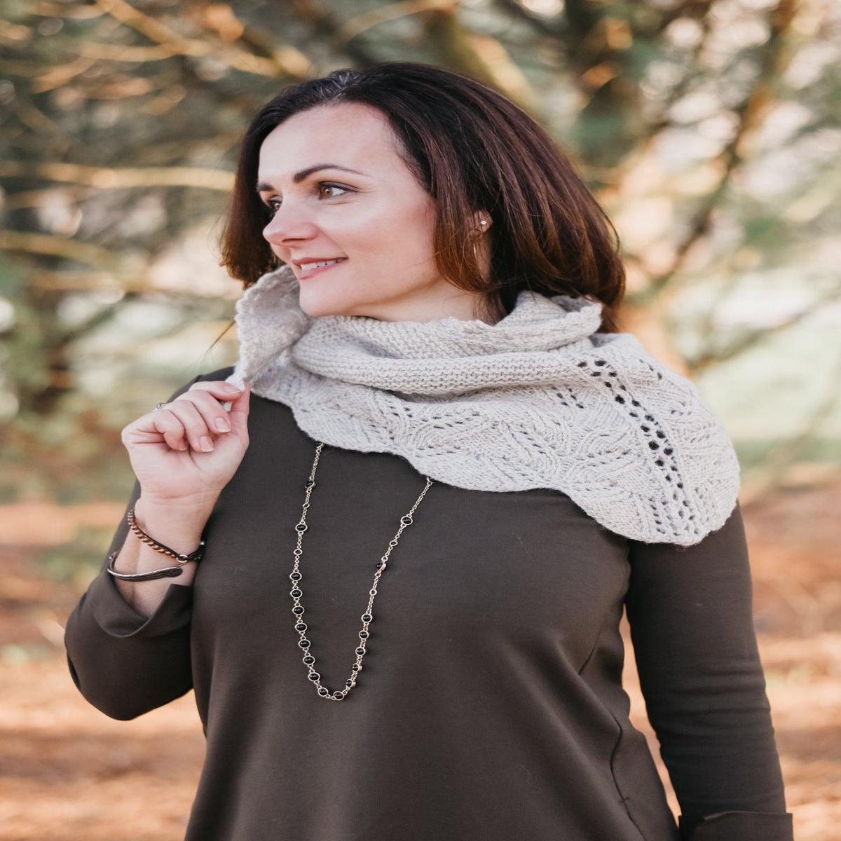 Les Abeilles Shawl knitting pattern