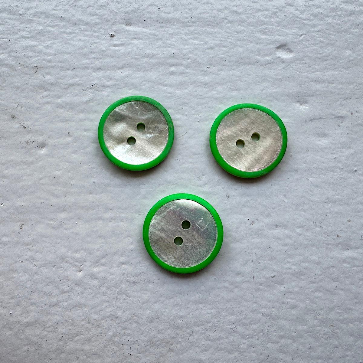 Akoya Button Fluo Vert 18mm