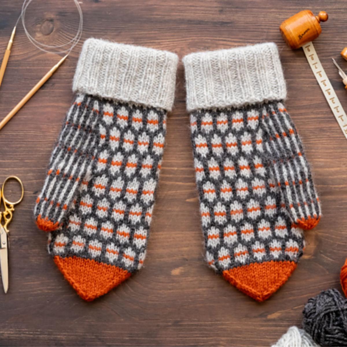 Trshavn Mittens by Norman Schwarze in Strikkegarn