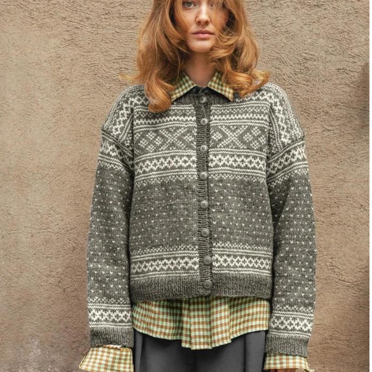 Setesdal Cardigan Ladies in Sandnes Garn Peer Gynt
