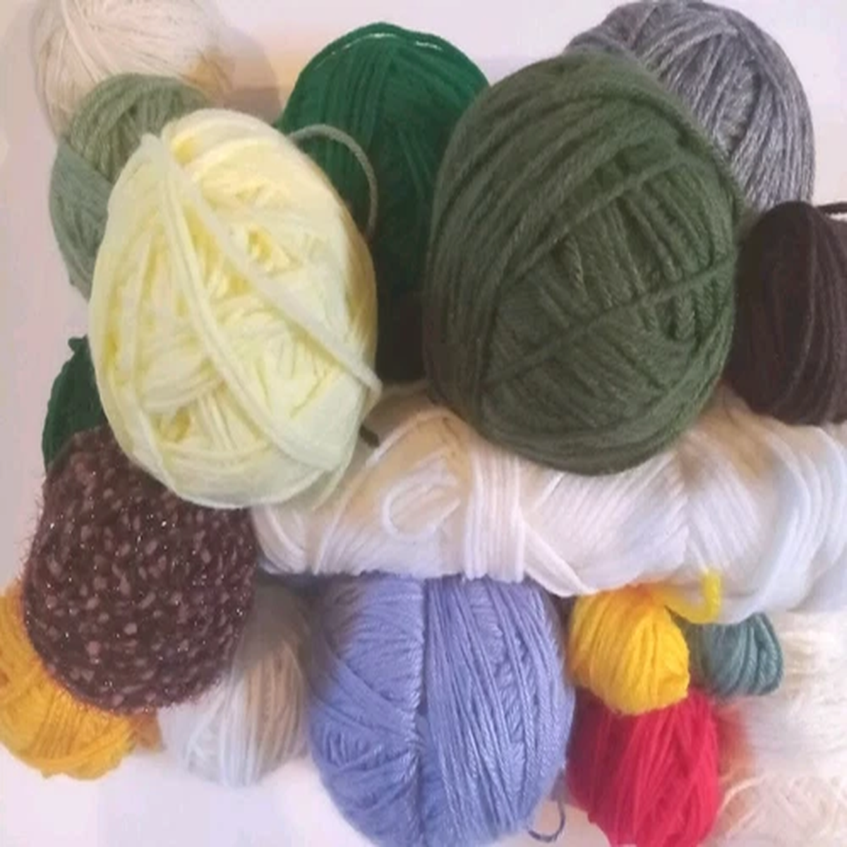 Yarn Mixed Assorted Colors And Sizes Of Balls Total Weight 38 Oz