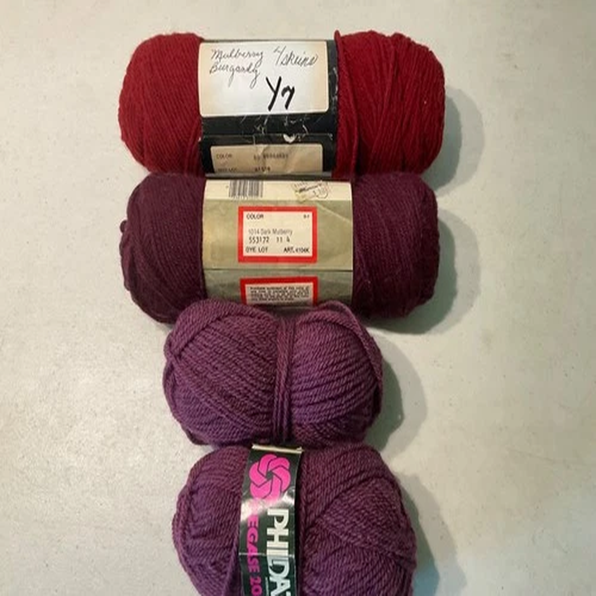 YARN 4 SKEINS mulberry/burgandy COLOR Y7