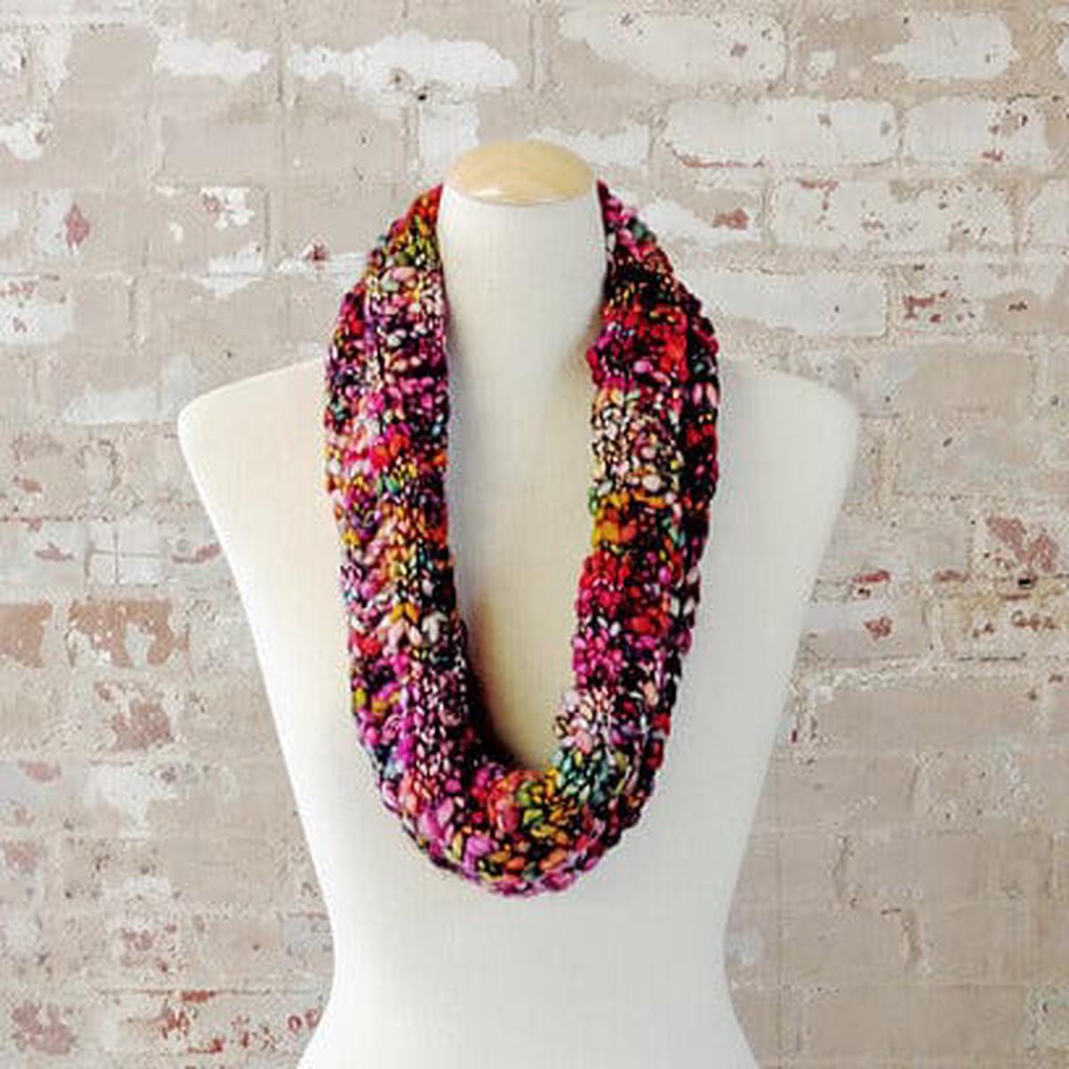 Veinte Cowl by Kirsten Hipsky