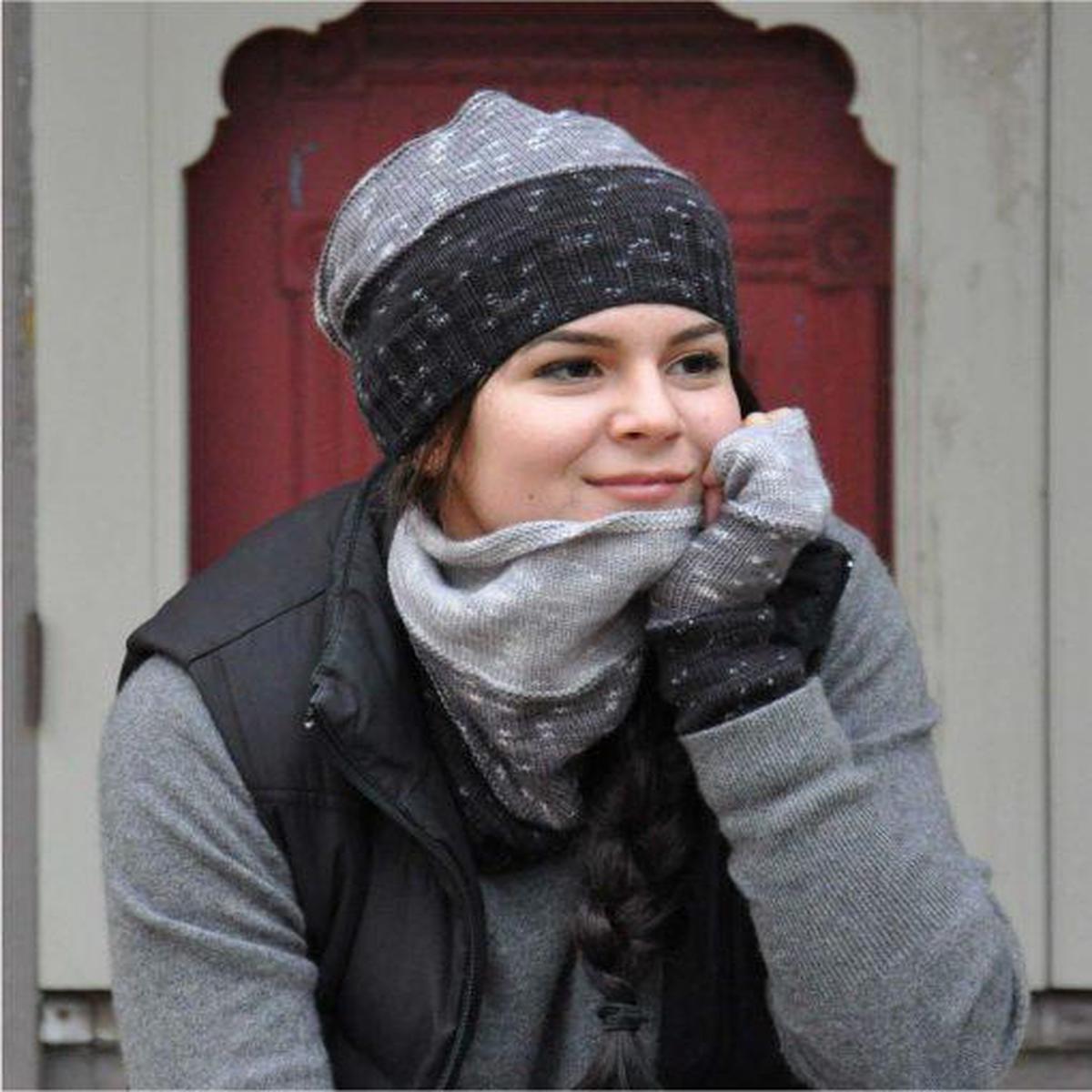 Aurora Hat, Mitts & Neckwarmer Pattern