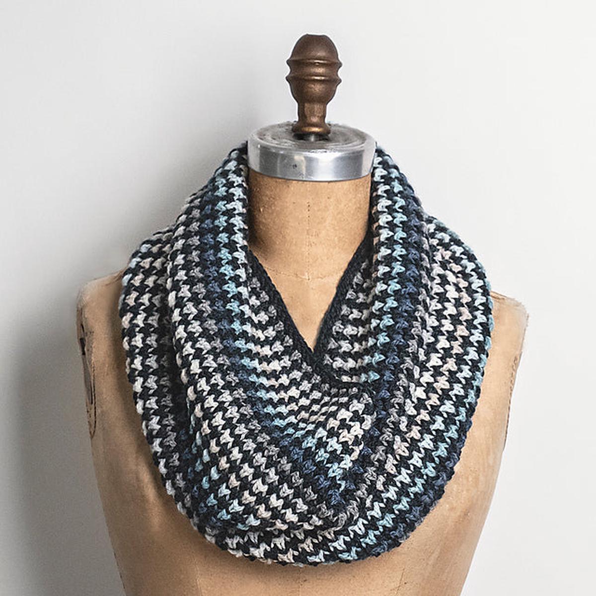 Woolstok Holiday Frost Chilton Cowl Kit